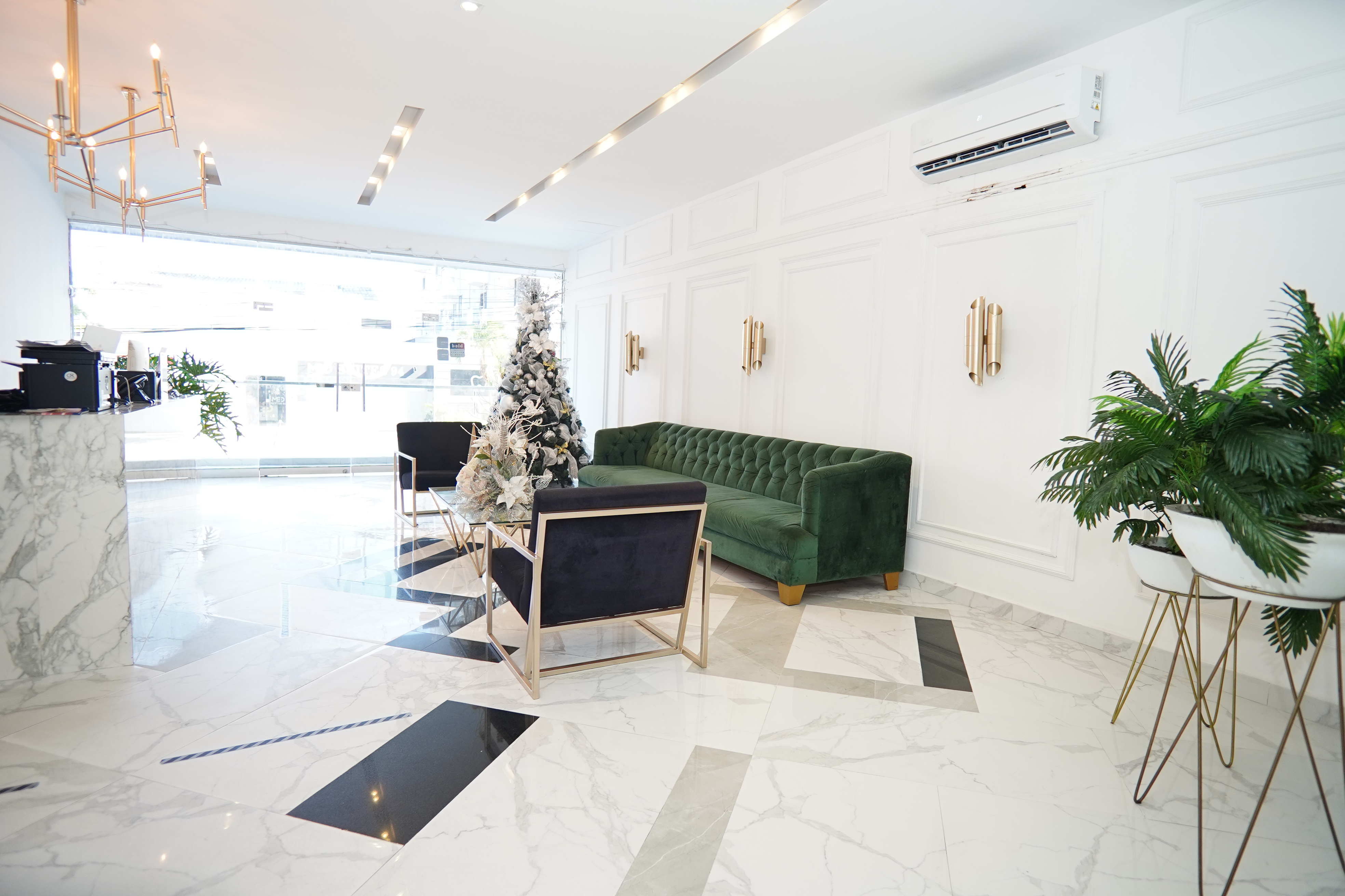 Lobby Hotel OR Suite